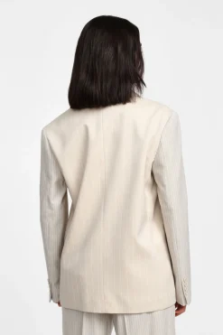 Blazer gessato con bottoni