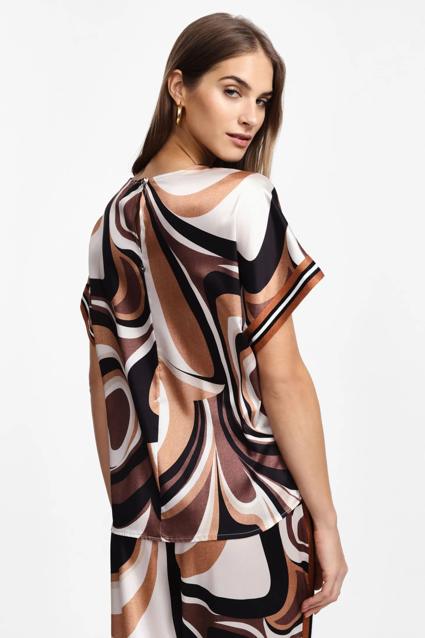 Blusa fantasia a maniche corte