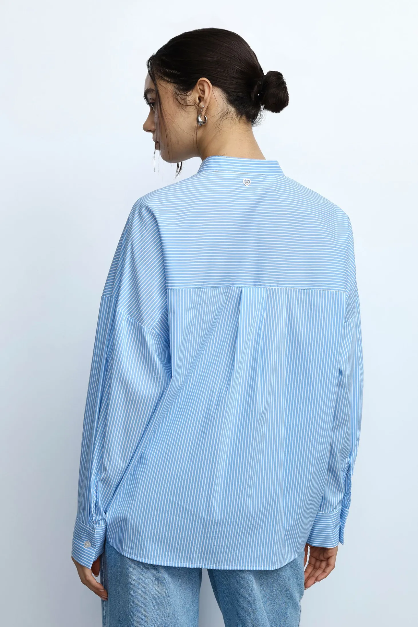 Camicia a righe con collo coreano