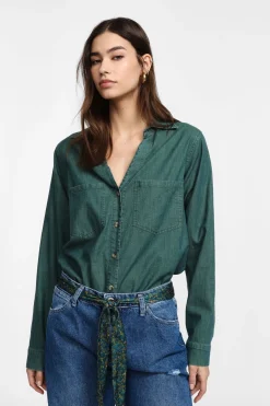Camicia con bottoni e tasche