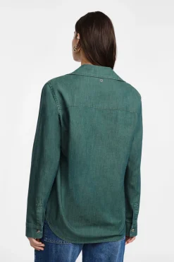 Camicia con bottoni e tasche