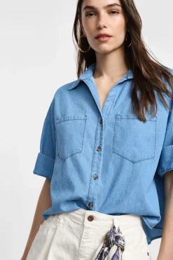 Camicia con bottoni e tasche