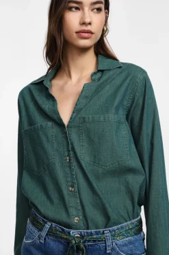 Camicia con bottoni e tasche