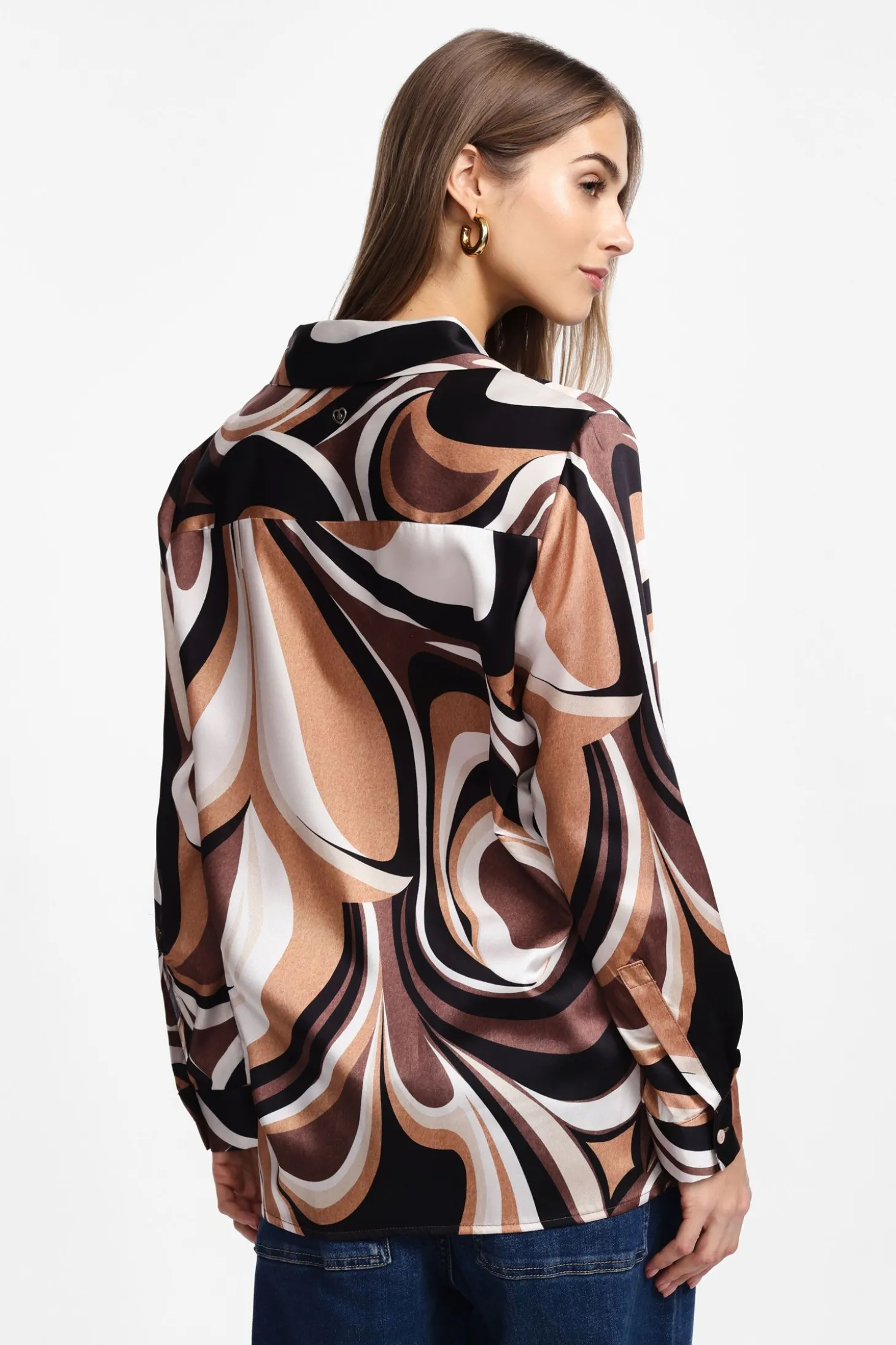 Camicia con colletto classico e stampa astratta