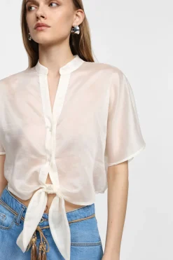 Camicia corta con nodo frontale