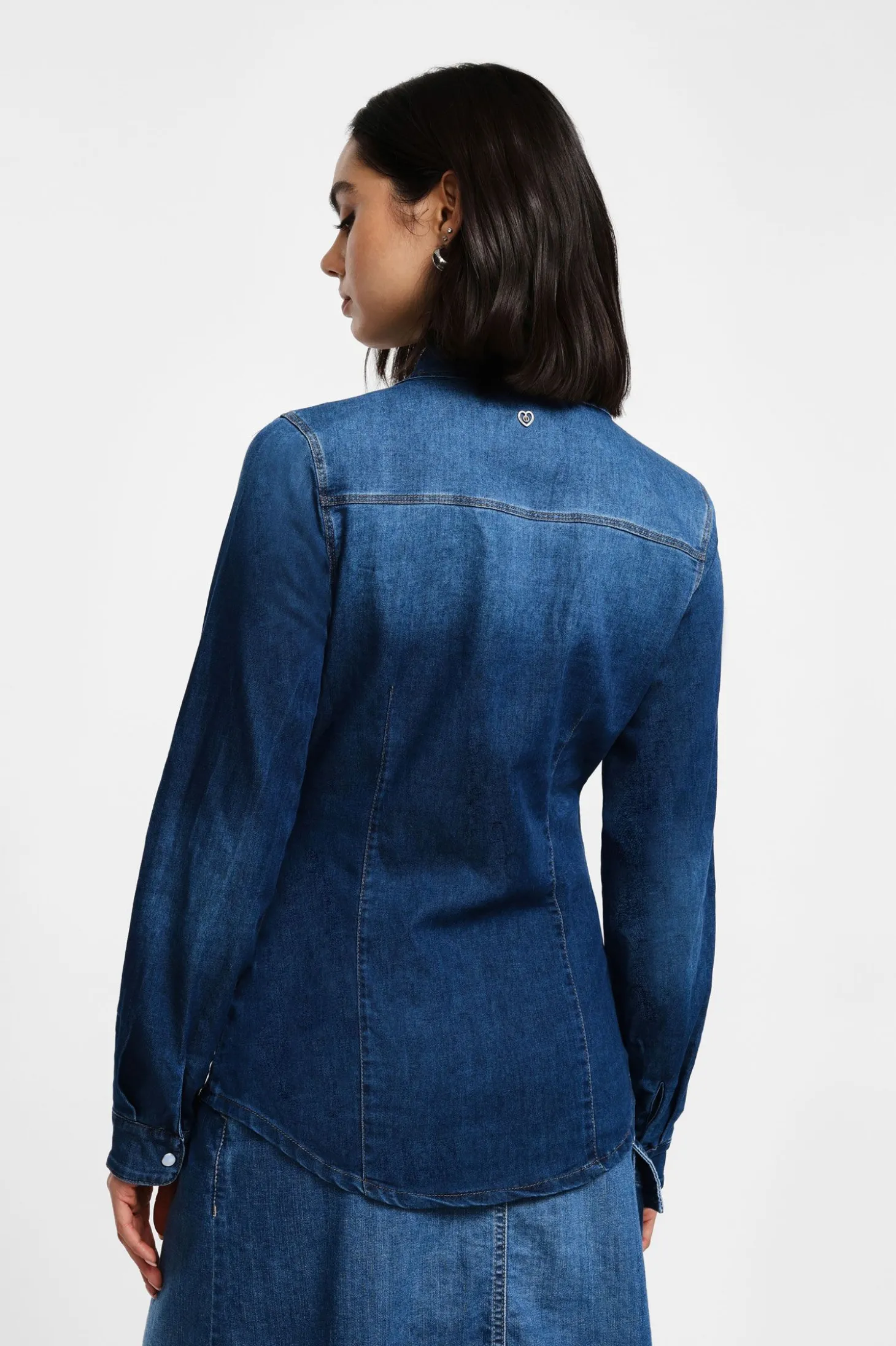 Camicia denim con tasche e bottoni