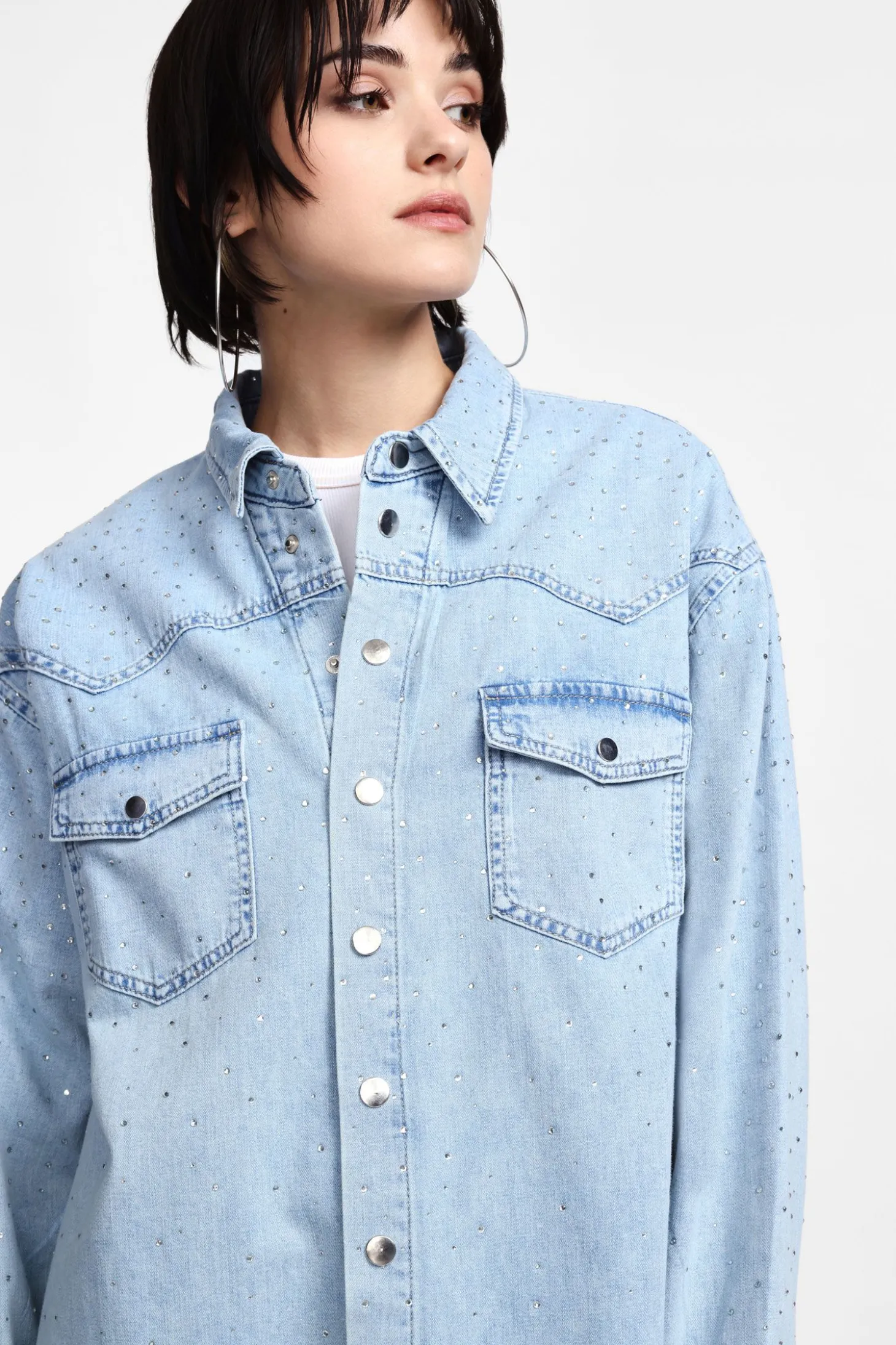 Camicia di jeans con strass e tasche