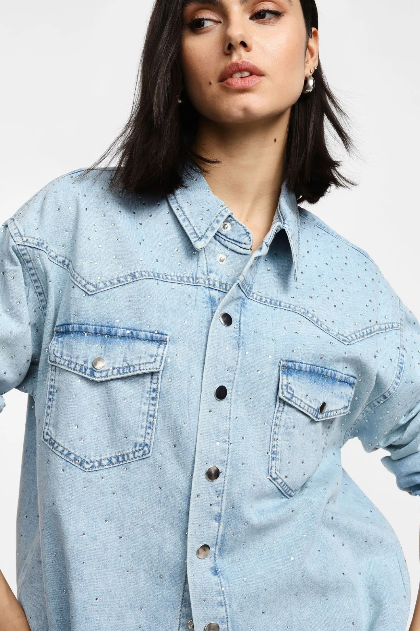 Camicia di jeans con strass e tasche