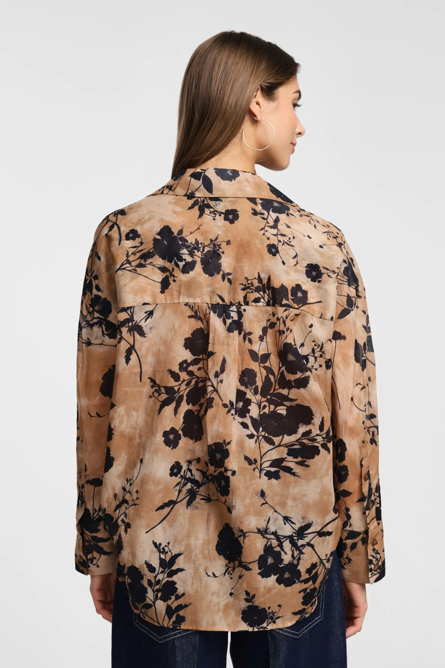 Camicia floreale con maniche lunghe