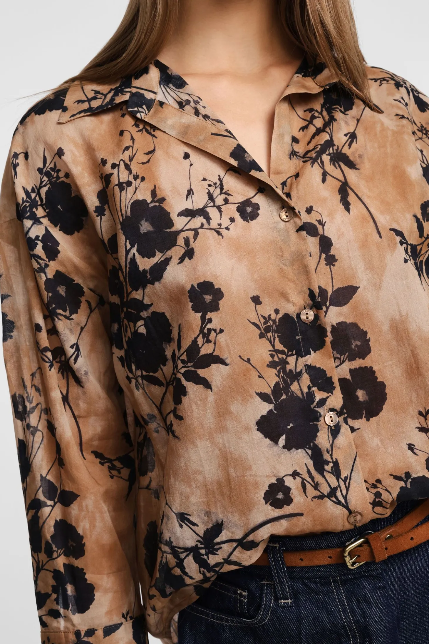 Camicia floreale con maniche lunghe