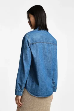 Camicia in denim con tasche e bottoni