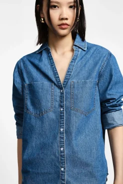 Camicia in denim con tasche e bottoni