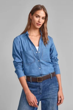 Camicia in denim con tasche e bottoni