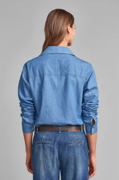 Camicia in denim con tasche e bottoni