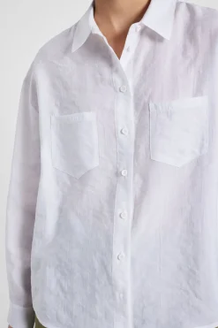 Camicia monocolour con colletto classico e taschini applicati