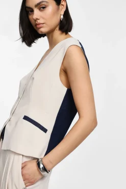 Gilet bicolor con bottoni e tasche