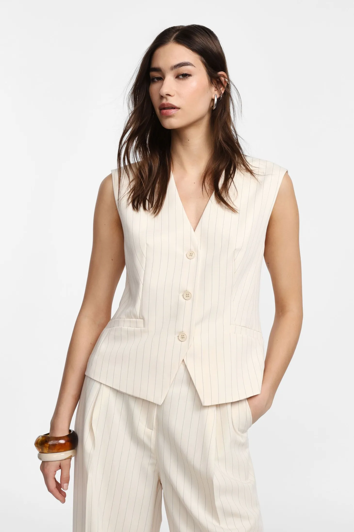 Gilet gessato con bottoni
