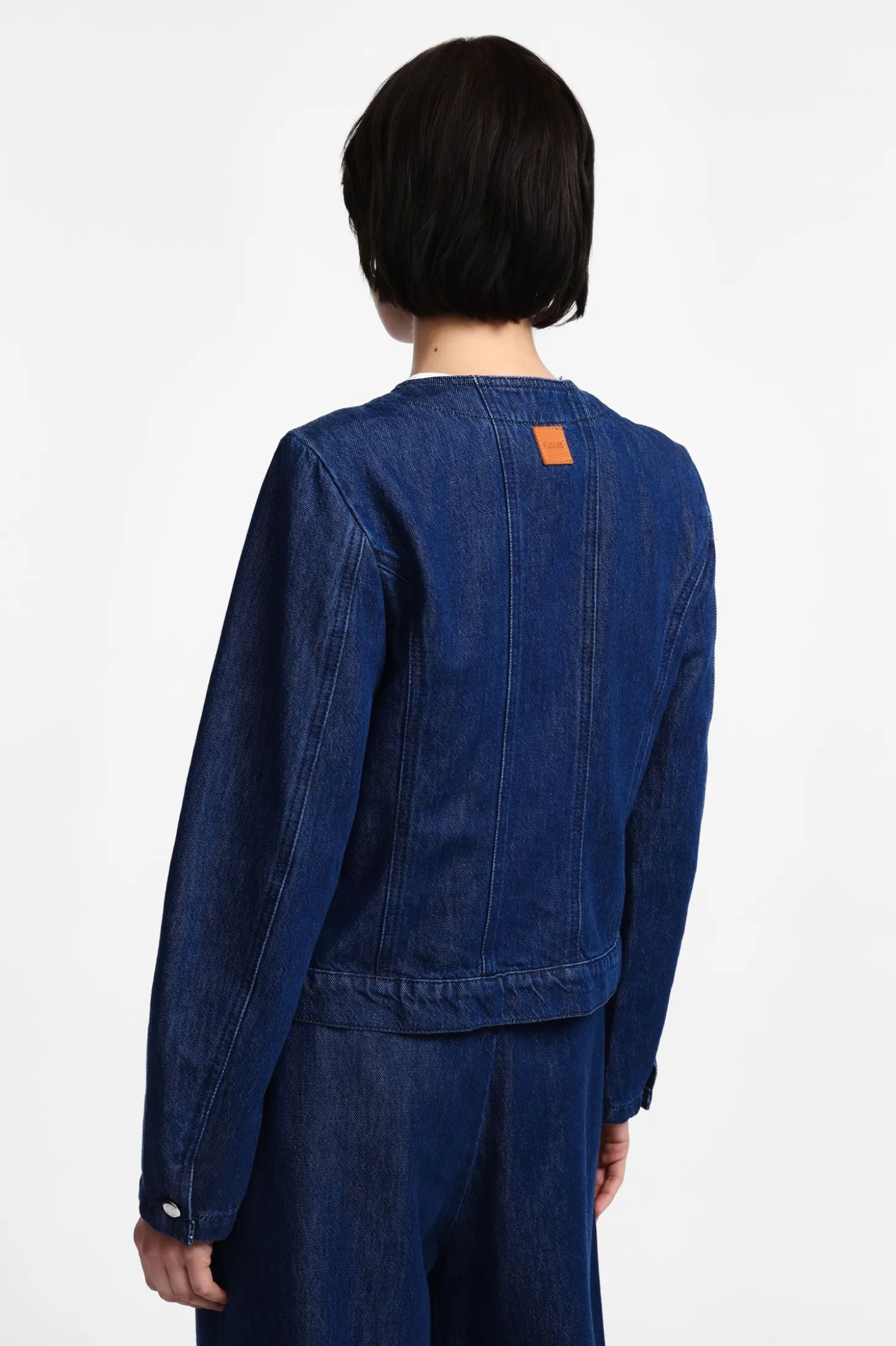 Giubbotto denim girocollo con abbottonatura anteriore