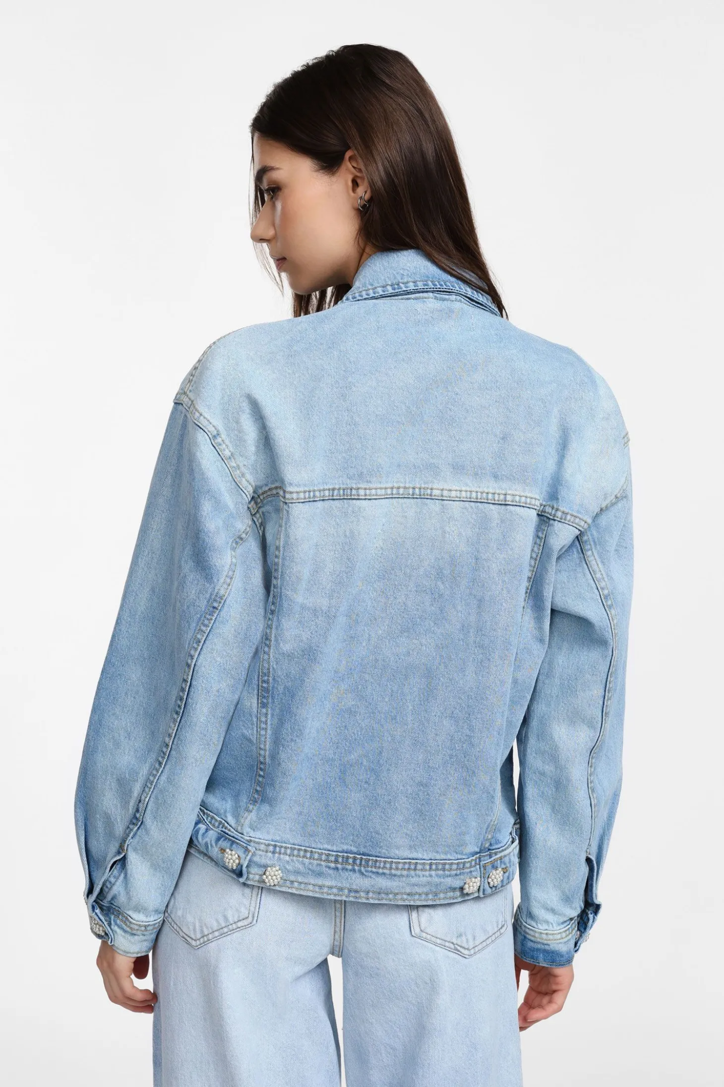 Giubbotto in denim délavé con bottoni