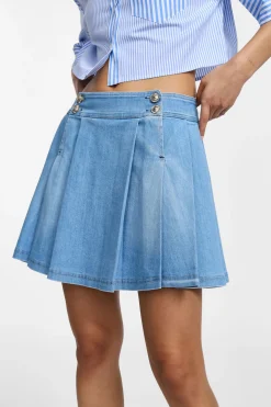 Gonna corta in denim con bottoni e pieghe