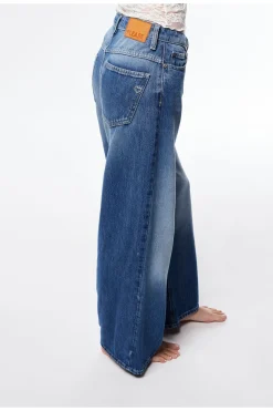Jeans a gamba larga con lavaggio