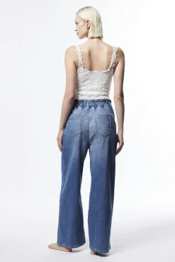 Jeans a gamba larga con vita alta
