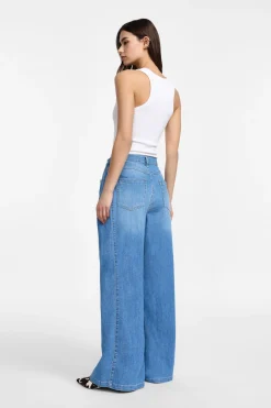 Jeans a gamba larga con vita media