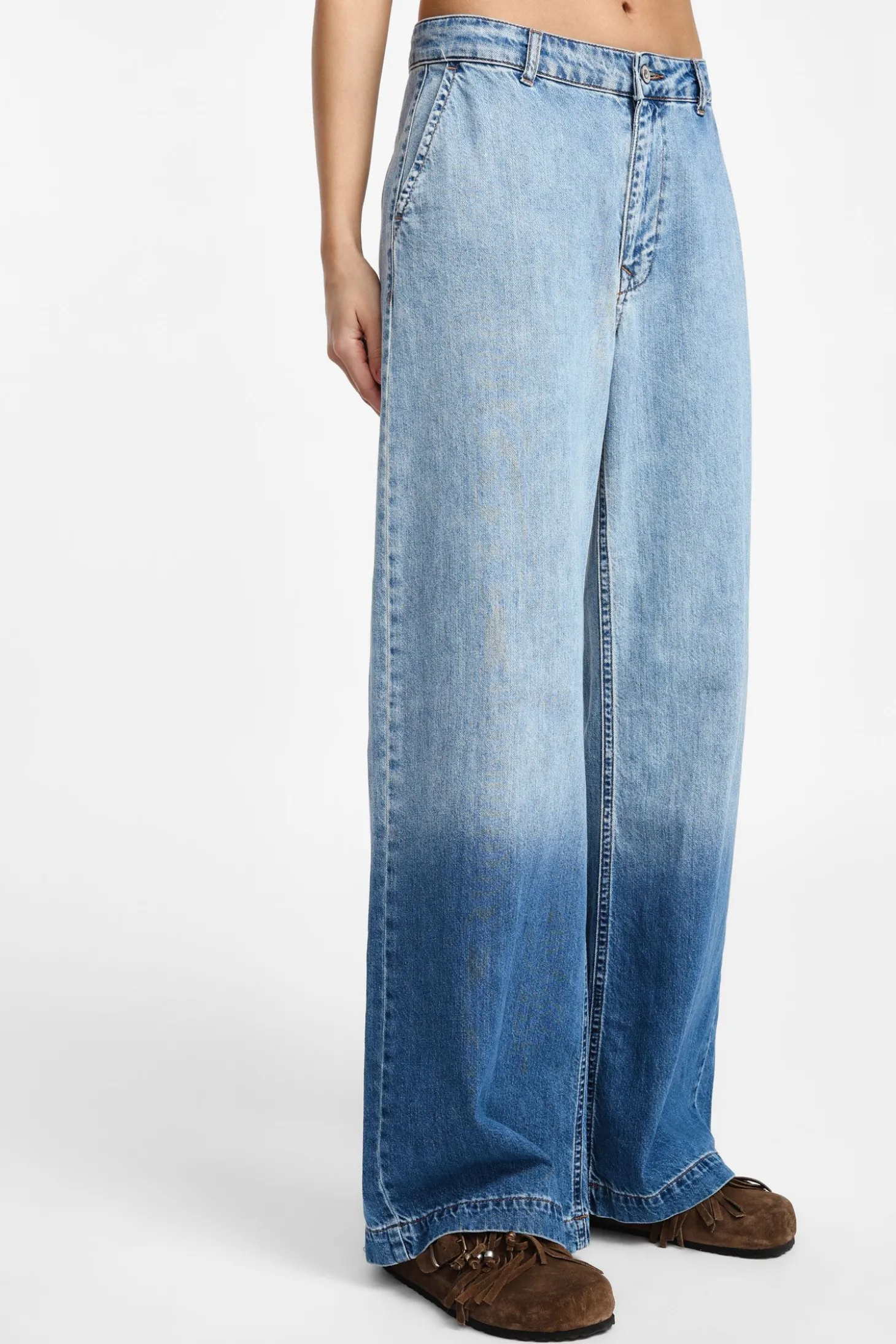 Jeans a gamba larga con vita media sfumati