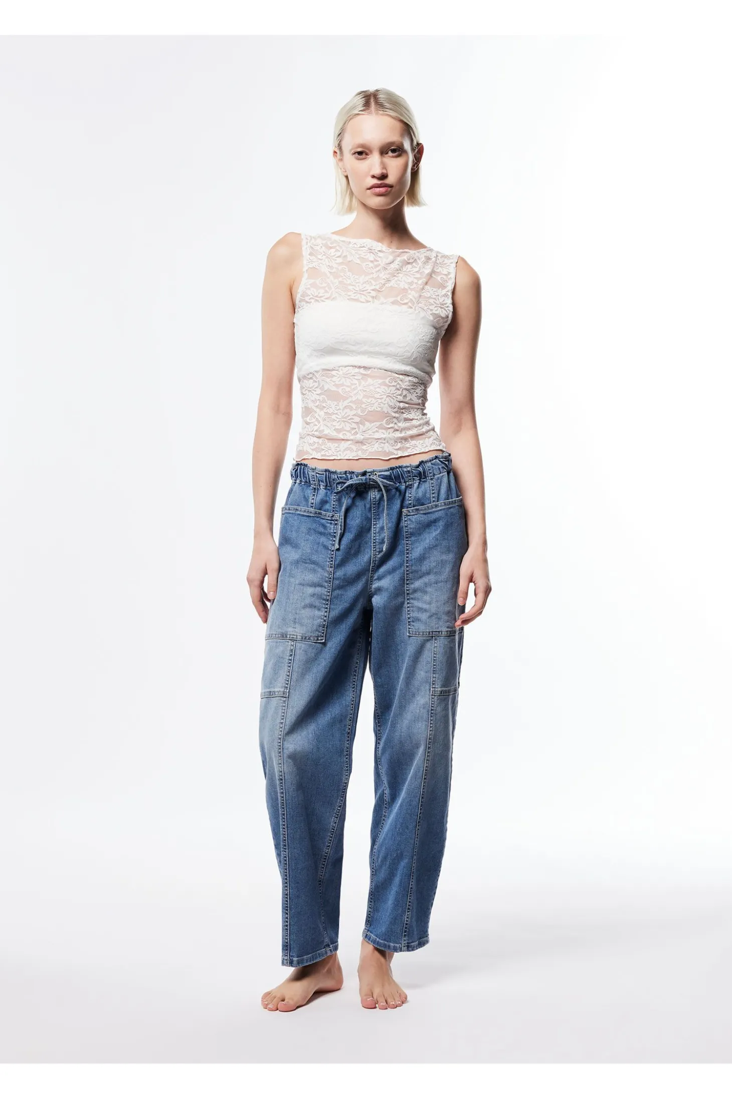 Jeans ampi paperbag con cuciture