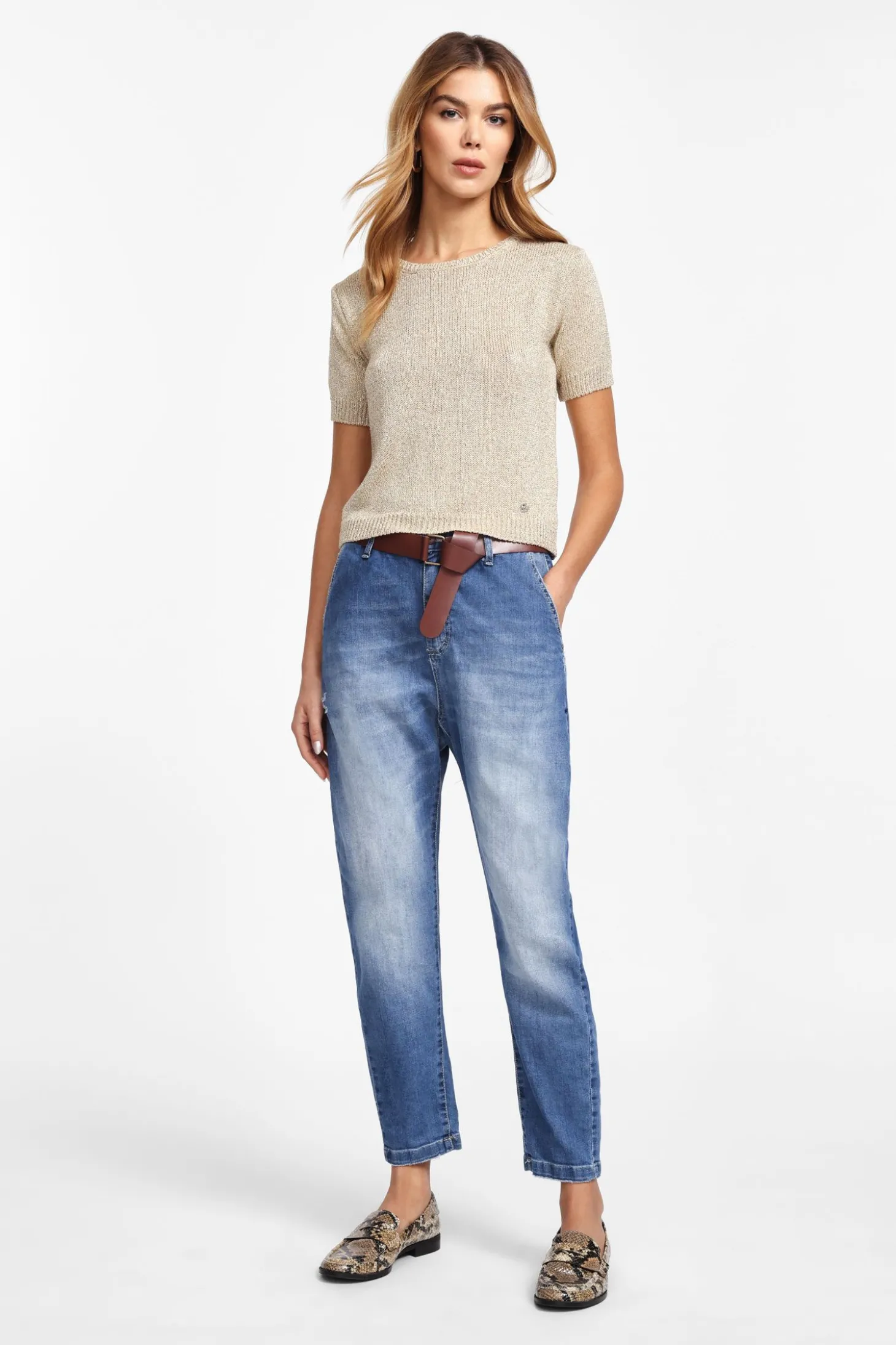 Jeans baggy a gamba affusolata con cintura