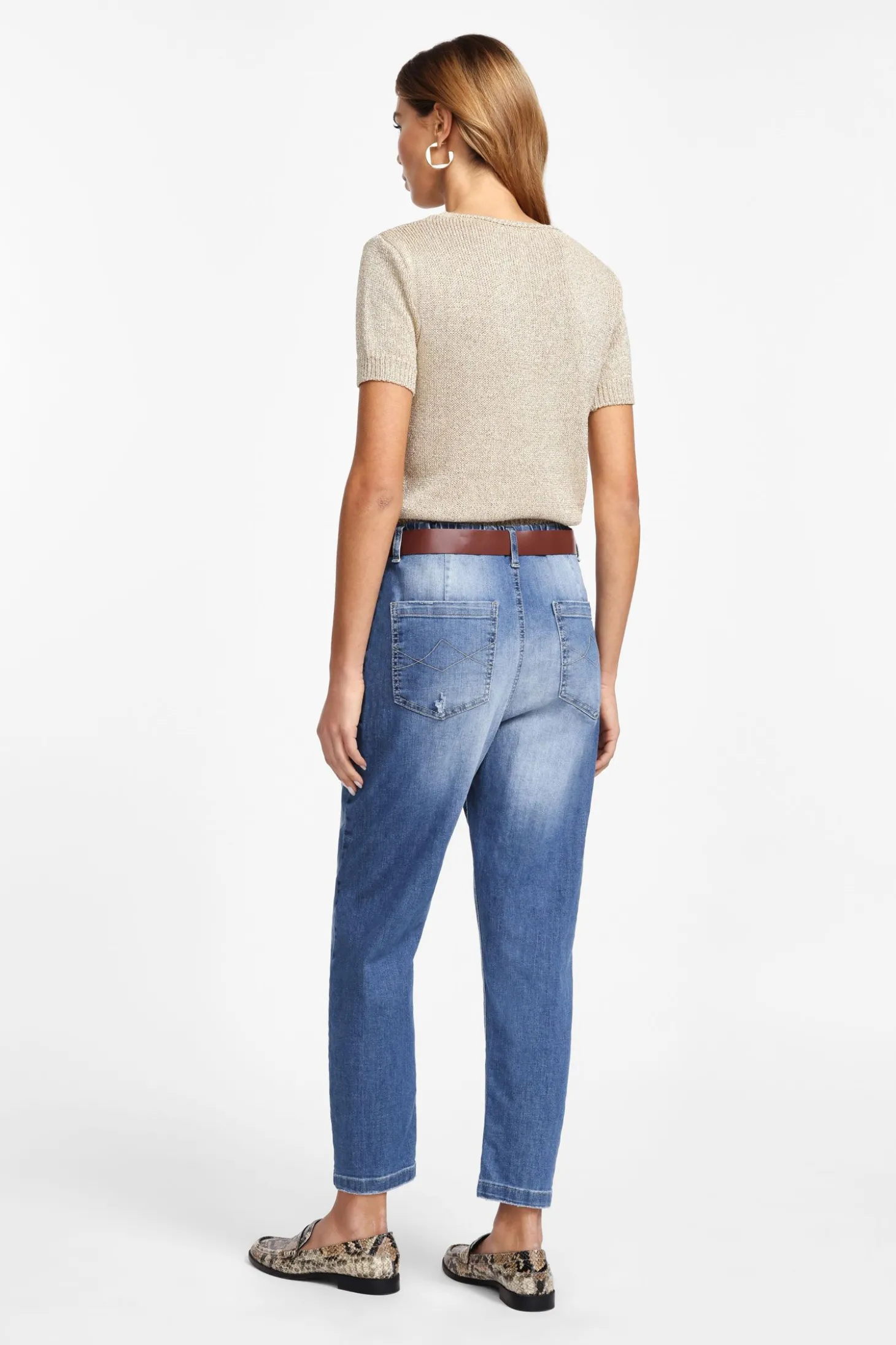 Jeans baggy a gamba affusolata con cintura