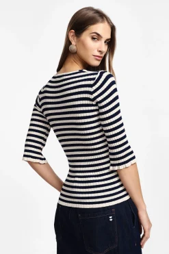 Maglia a righe con scollo a v