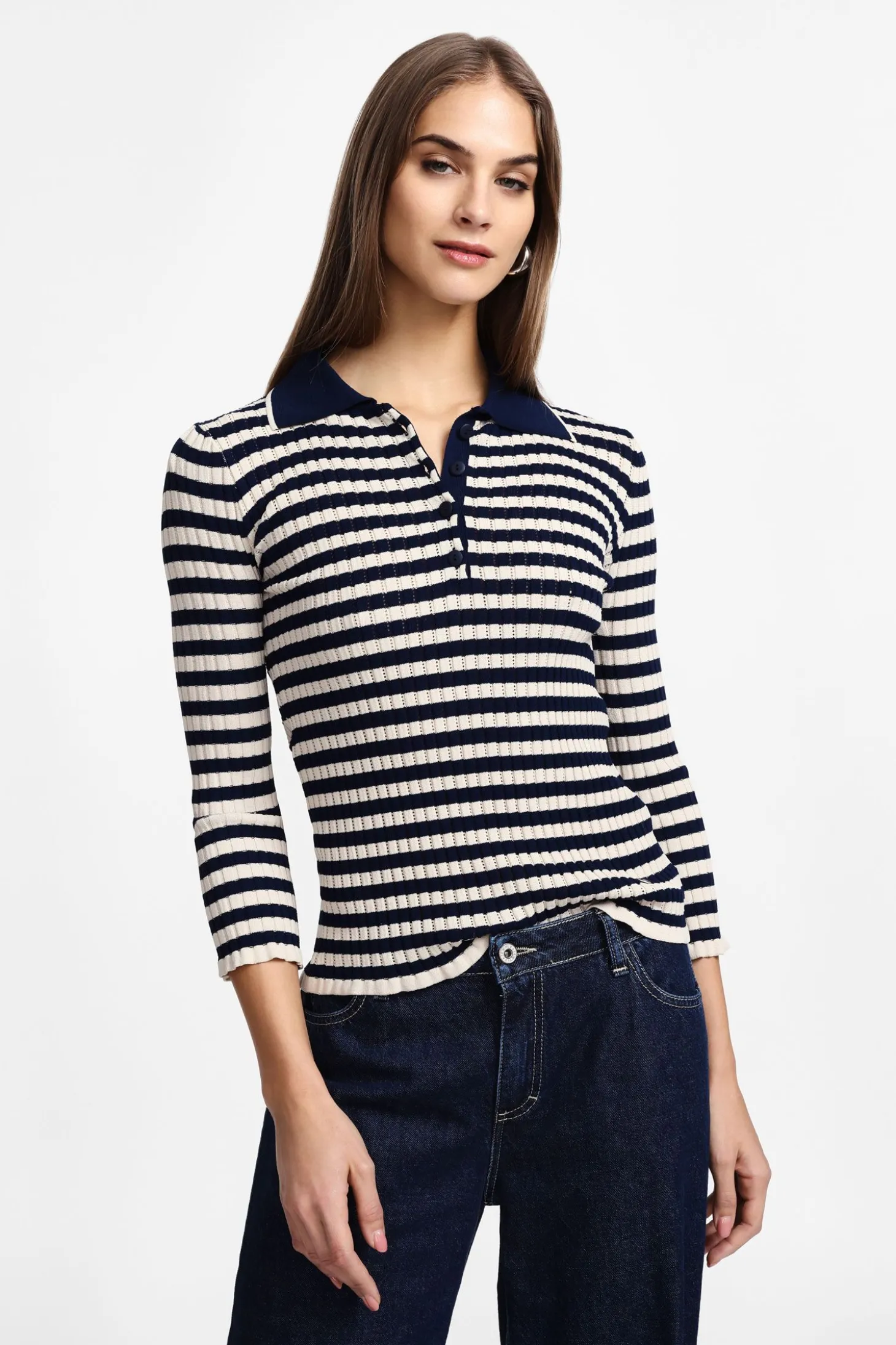 Maglione a righe con colletto