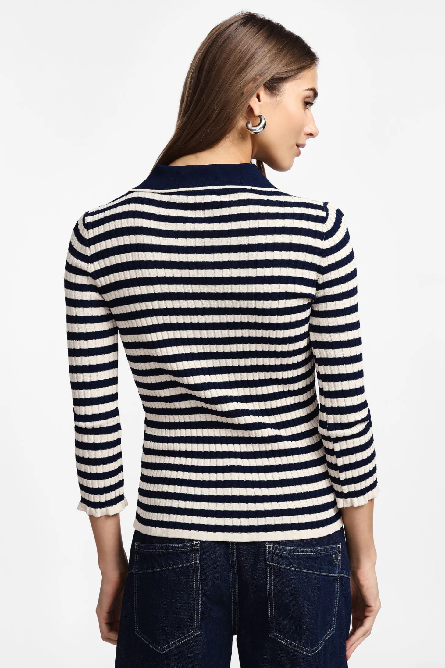 Maglione a righe con colletto