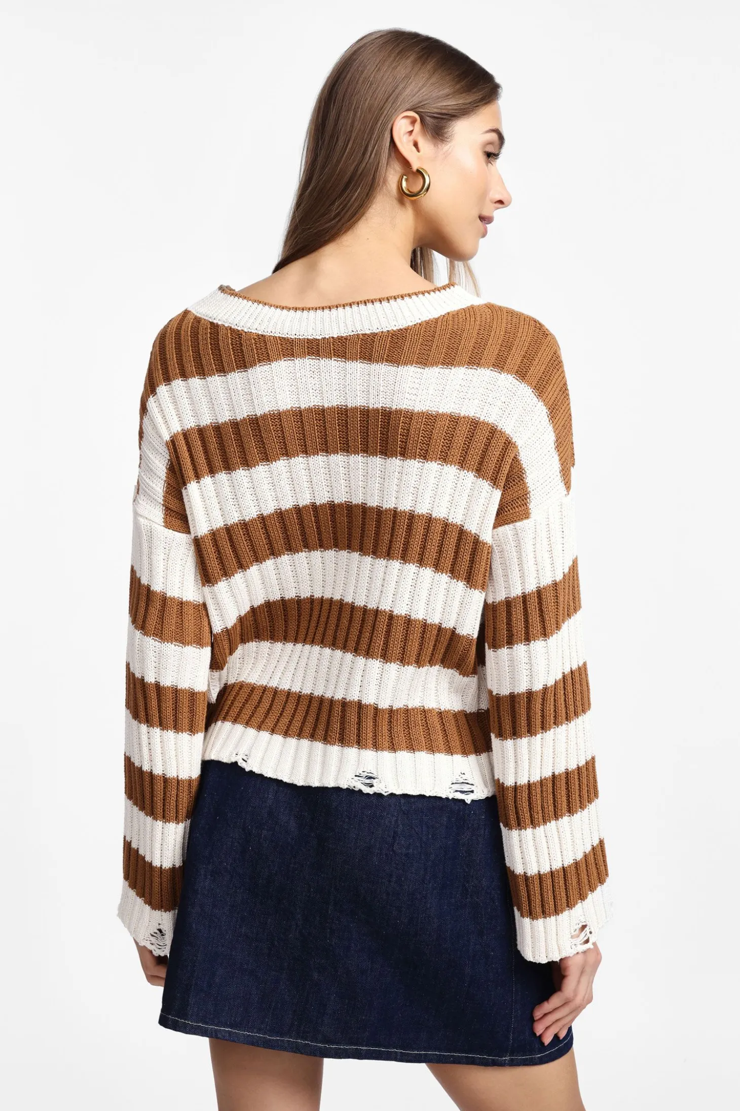 Maglione a righe con maniche lunghe effetto destroyed