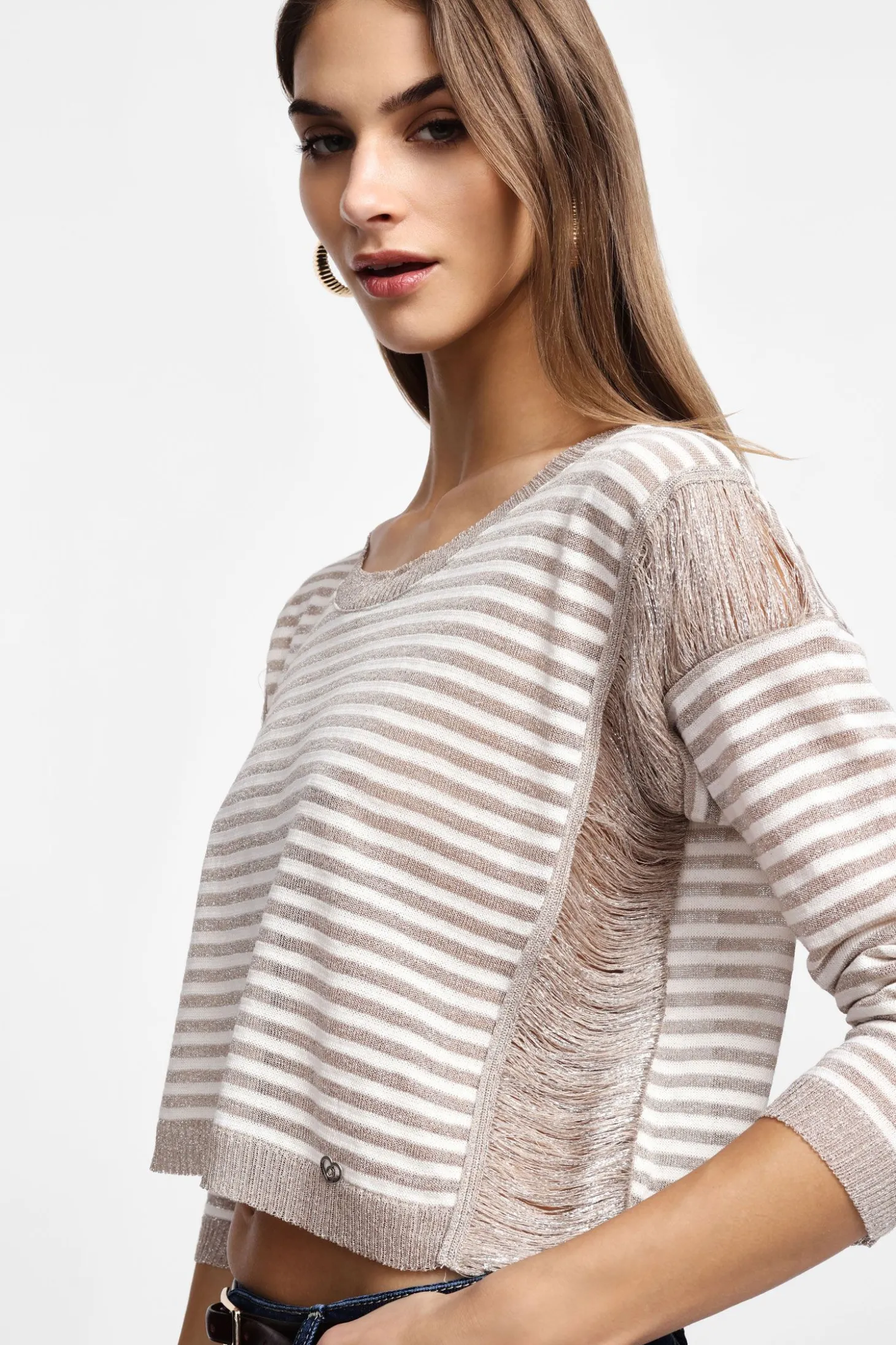 Maglione a righe con maniche lunghe