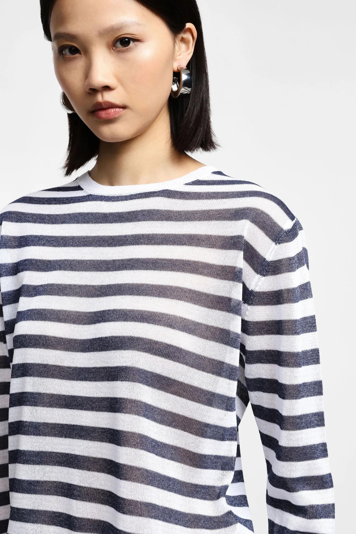 Maglione a righe con maniche lunghe