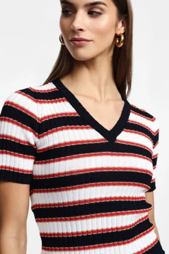Maglione a righe con scollo a v e maniche corte