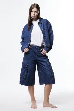 Pantaloncini a ginocchio in denim con tasche