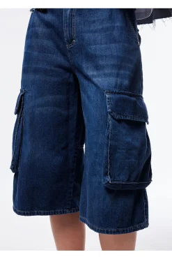 Pantaloncini a ginocchio in denim con tasche