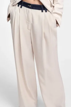 Pantaloni a gamba larga con pinces
