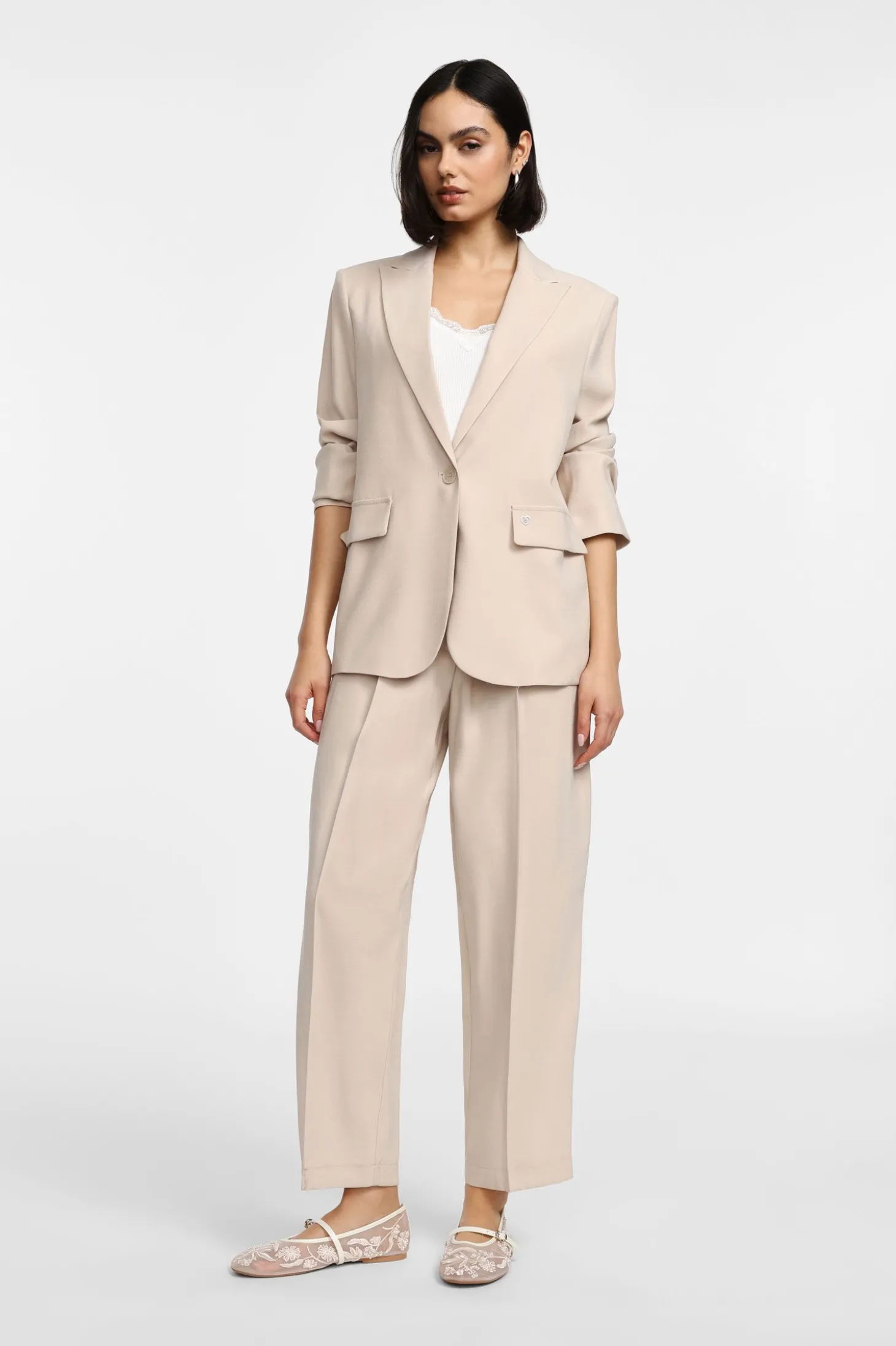 Pantaloni a gamba larga e vita alta