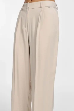 Pantaloni a gamba larga e vita alta