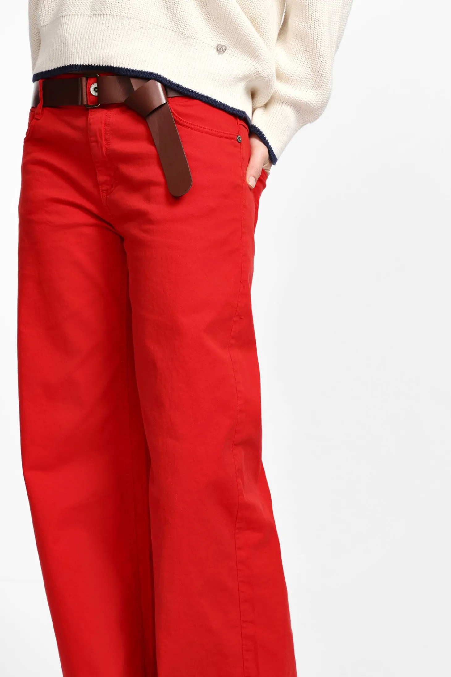 Pantaloni ampi con vita media
