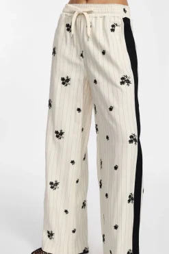 Pantaloni ampia gamba a righe e stampa floreale