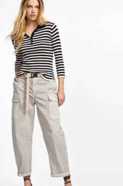 Pantaloni chino con tasche grandi