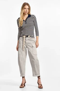 Pantaloni chino con tasche grandi