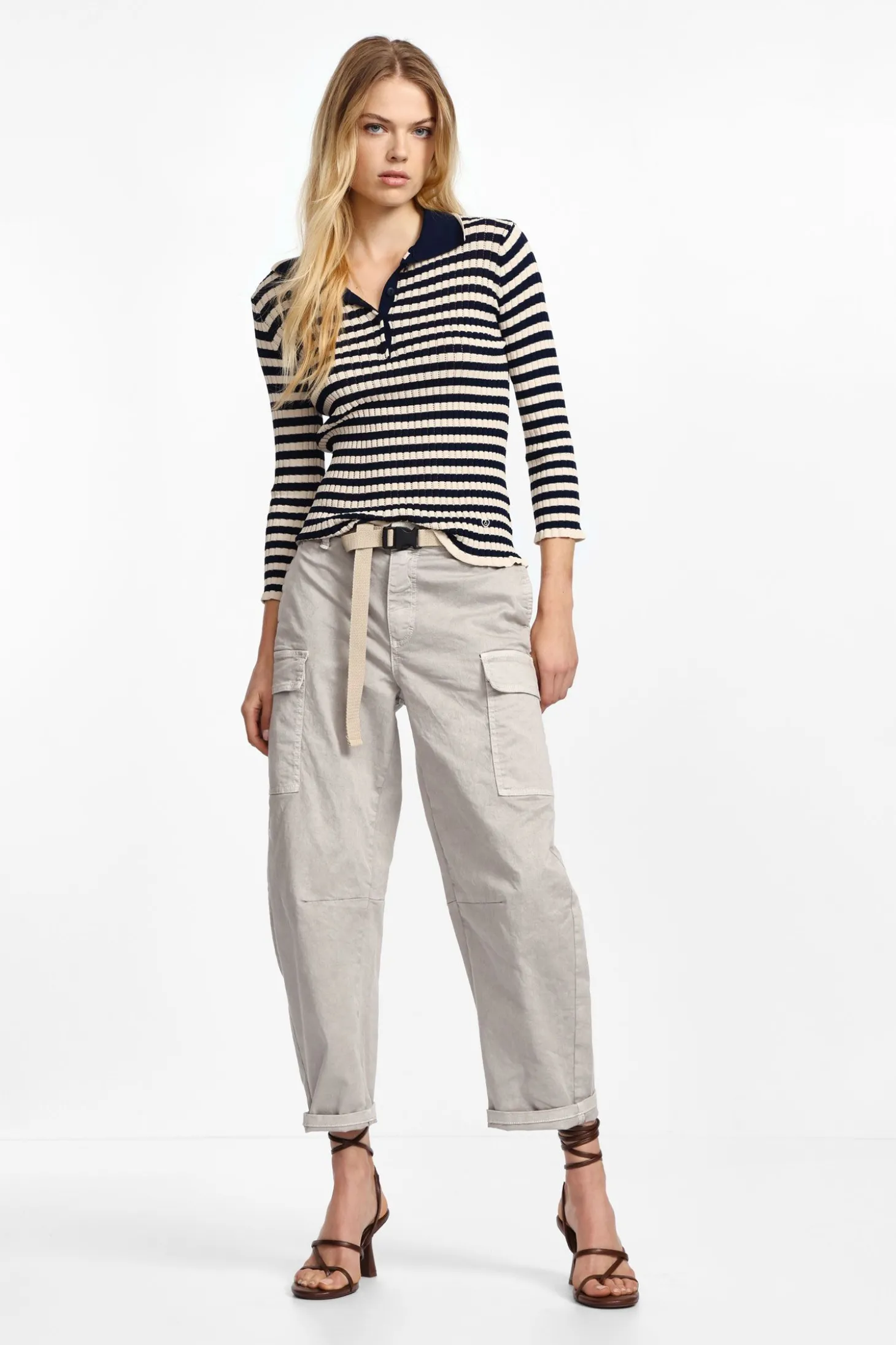Pantaloni chino con tasche grandi