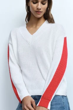 Pullover a righe con scollo a v