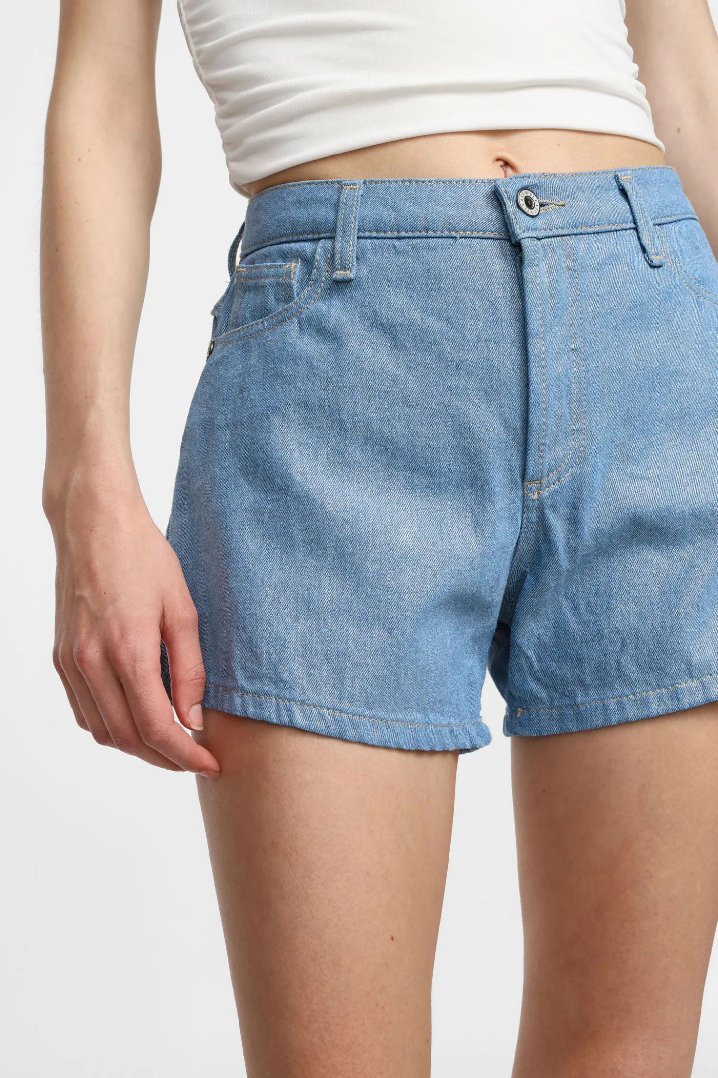 Shorts regular-fit con cinque tasche